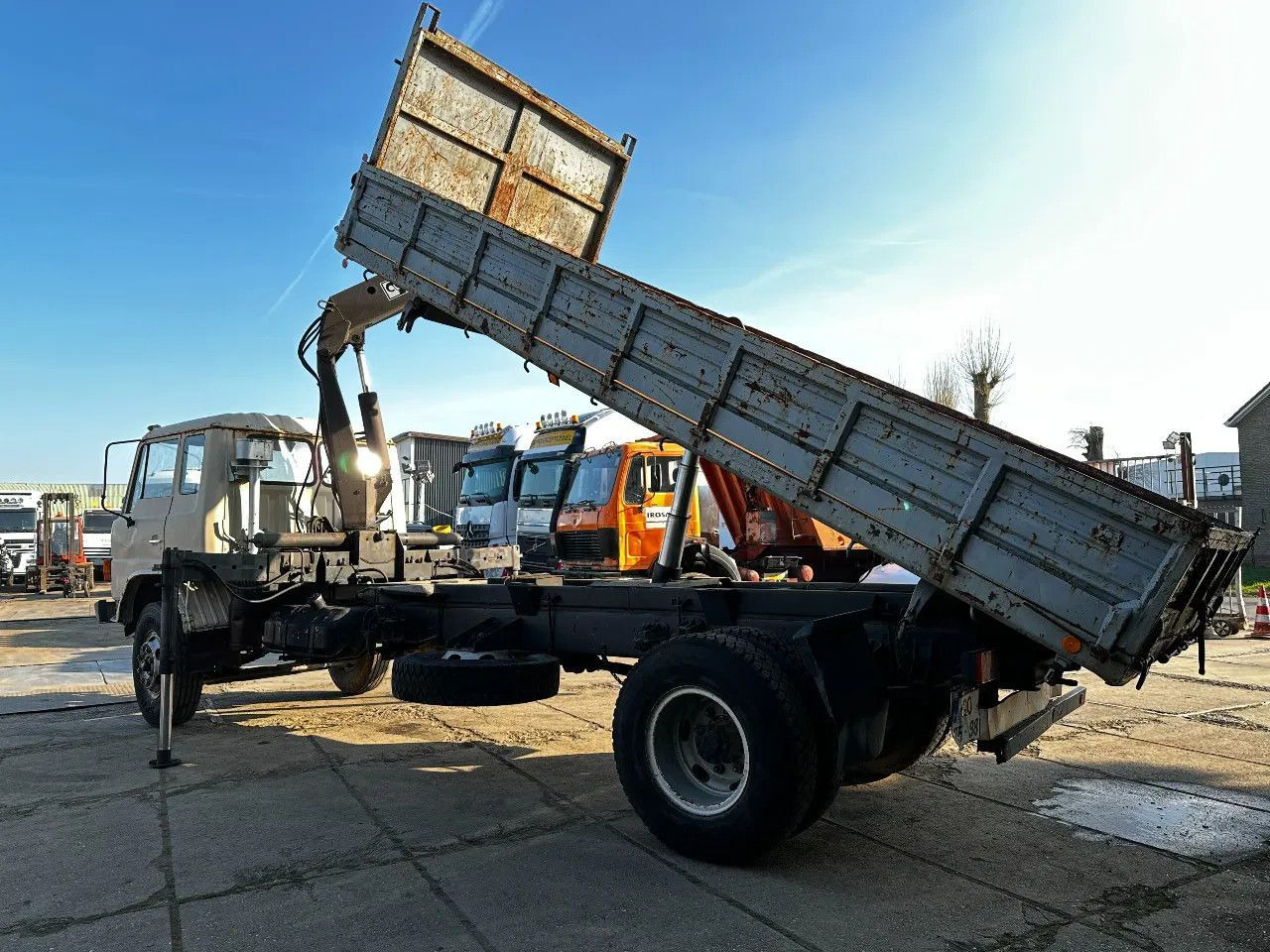 Toyota HINO 14T 4X2 Tipper+Crane Hiab 765 Spring/Spring - Sklápač: obrázok 3 Toyota HINO 14T 4X2 Tipper+Crane Hiab 765 Spring/Spring - Sklápač: obrázok 3
