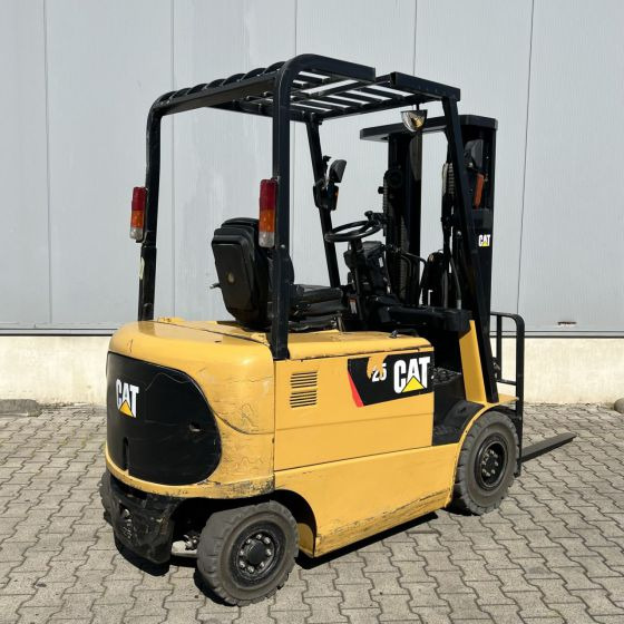 Caterpillar EP25K-PAC - Elektrický vysokozdvižný vozík: obrázok 2 Caterpillar EP25K-PAC - Elektrický vysokozdvižný vozík: obrázok 2