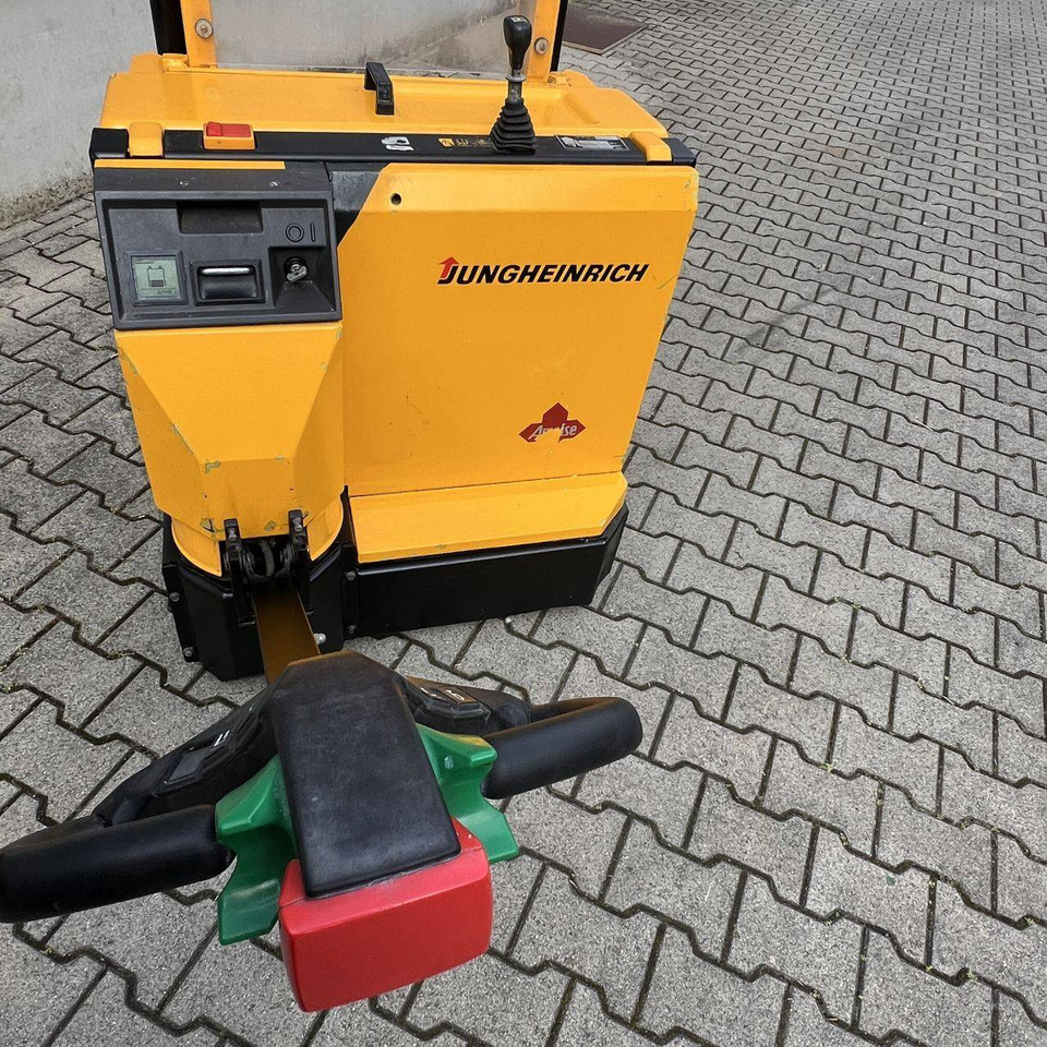 Jungheinrich EJC-Z16 - Stohovač: obrázok 4 Jungheinrich EJC-Z16 - Stohovač: obrázok 4