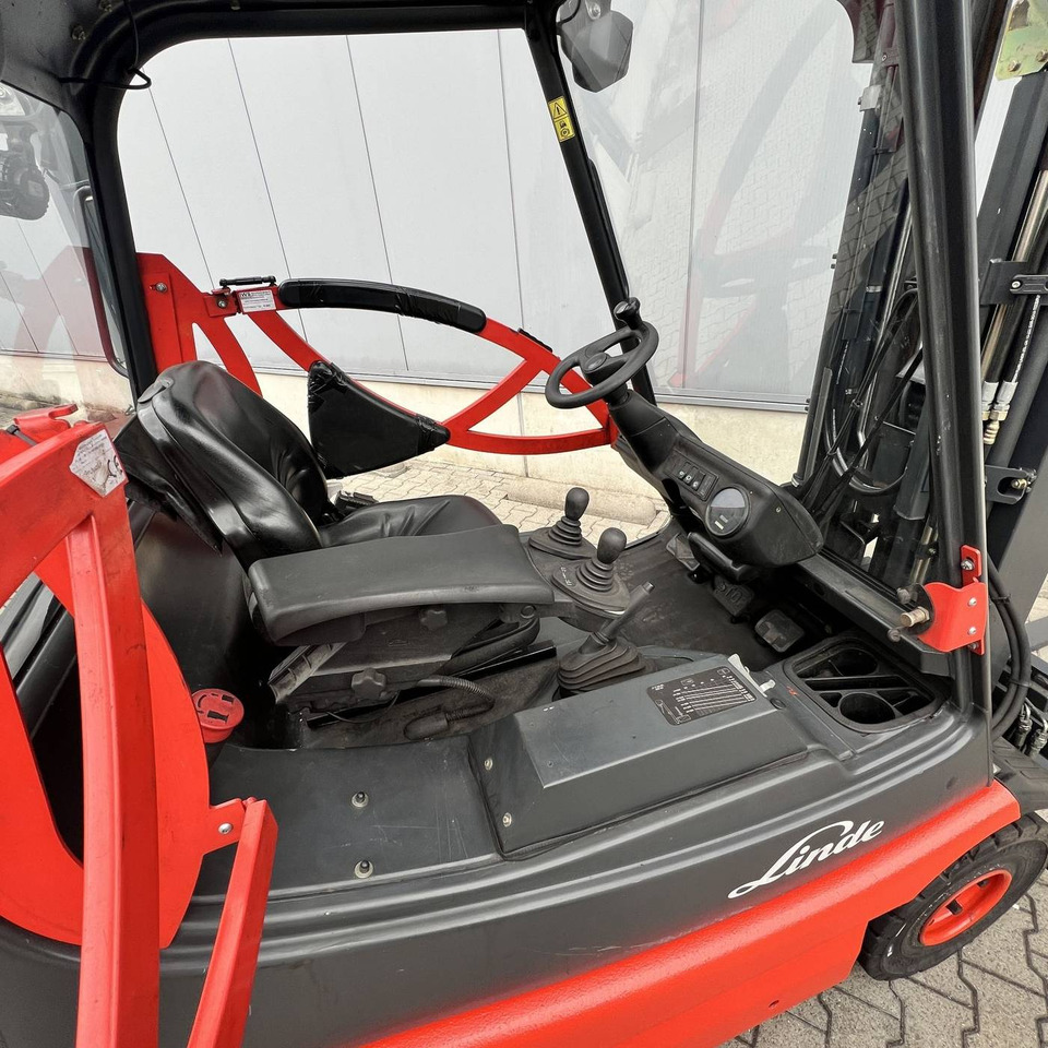 Linde E25S (336-03) - Elektrický vysokozdvižný vozík: obrázok 4 Linde E25S (336-03) - Elektrický vysokozdvižný vozík: obrázok 4