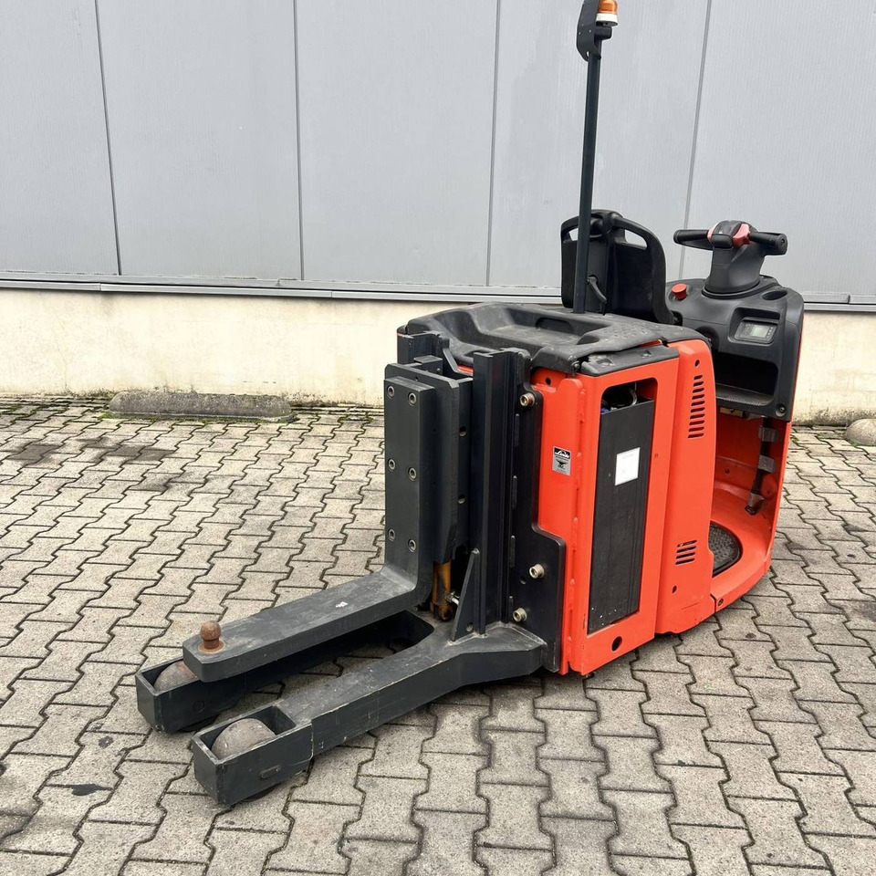 Linde P30 (132) - Elektricky tahač: obrázok 3 Linde P30 (132) - Elektricky tahač: obrázok 3