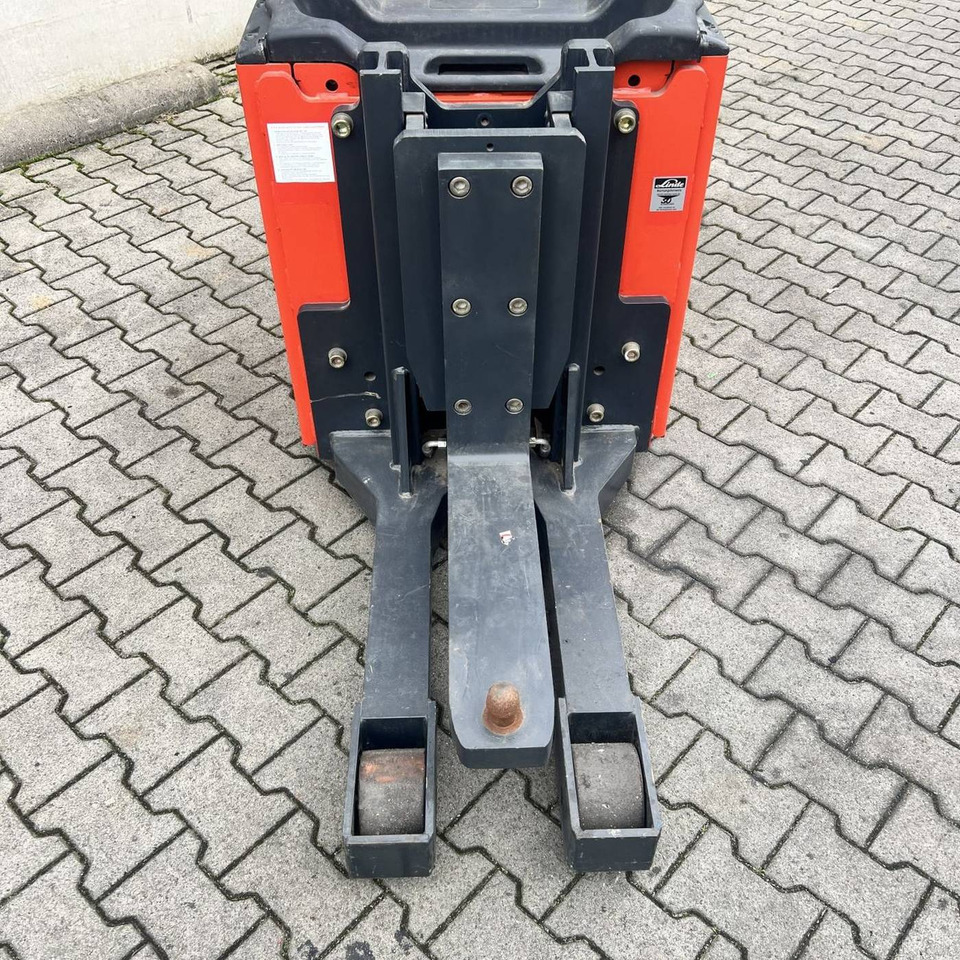 Linde P30 (132) - Elektricky tahač: obrázok 4 Linde P30 (132) - Elektricky tahač: obrázok 4
