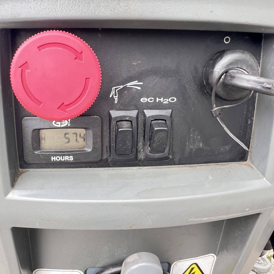 Tennant T500 - Podlahový umývací stroj: obrázok 5 Tennant T500 - Podlahový umývací stroj: obrázok 5