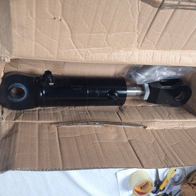 Tilt cylinder complete for Caterpillar - Hydraulický valec pre Manipulačná technika: obrázok 1 Tilt cylinder complete for Caterpillar - Hydraulický valec pre Manipulačná technika: obrázok 1