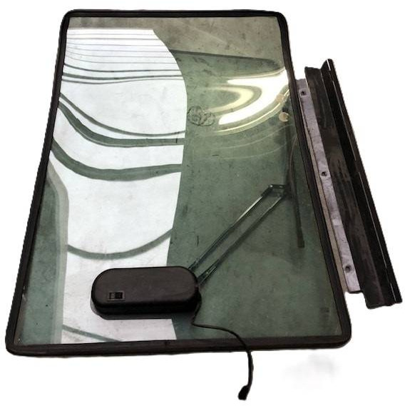 Window Assy, front for Nissan - Okno a diely pre Manipulačná technika: obrázok 1 Window Assy, front for Nissan - Okno a diely pre Manipulačná technika: obrázok 1