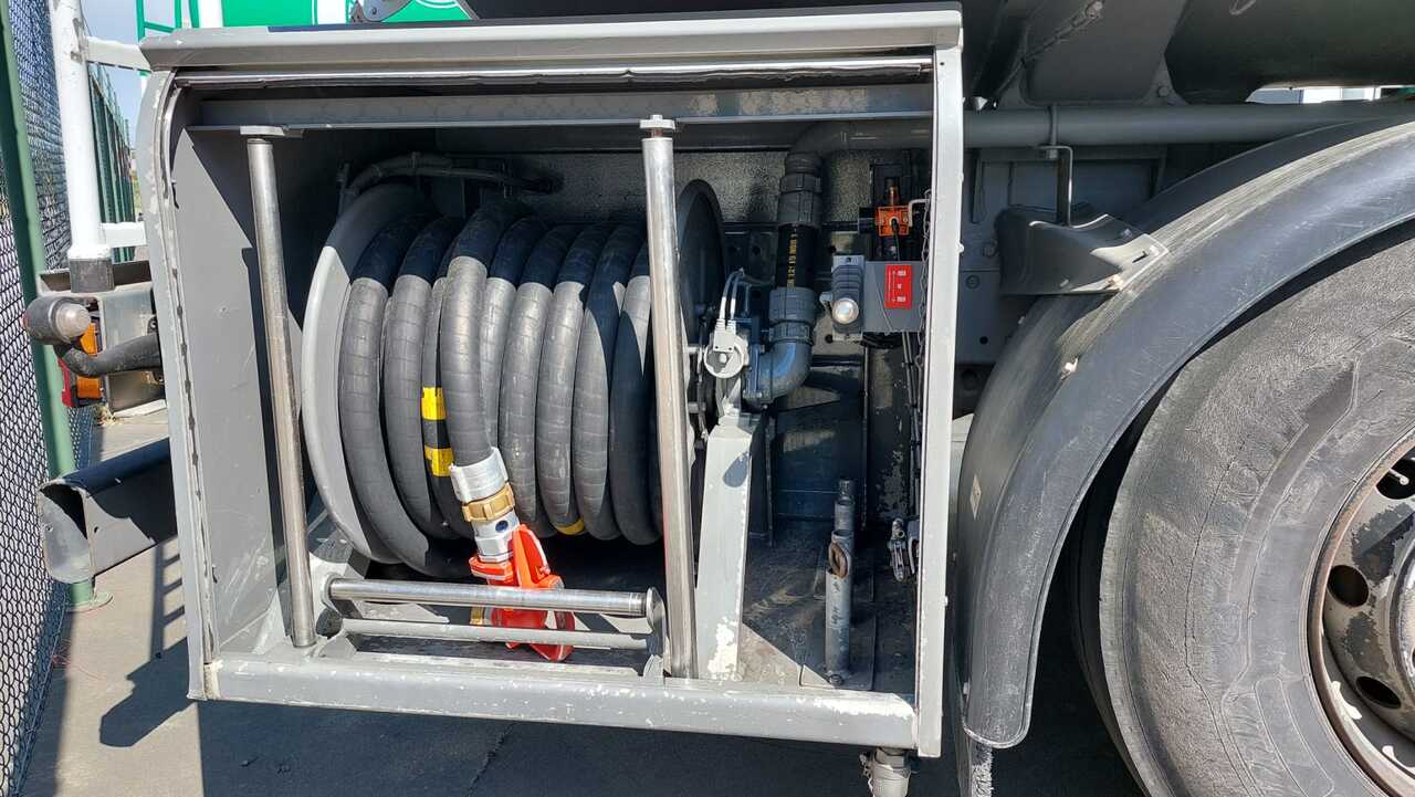 MERCEDES ACTROS - Cisternové vozidlo: obrázok 4 MERCEDES ACTROS - Cisternové vozidlo: obrázok 4