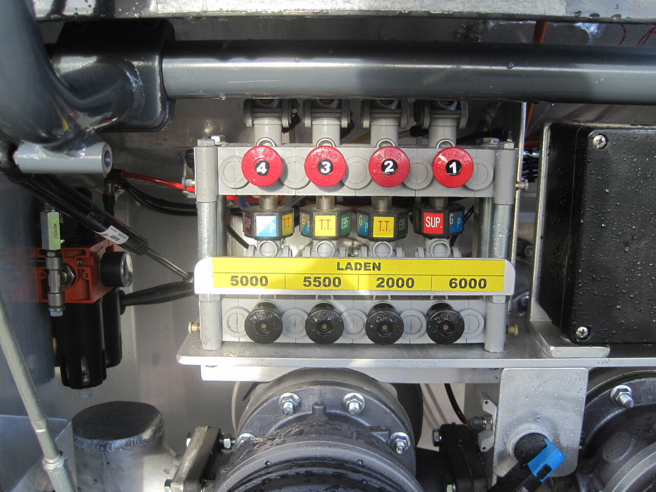 SCANIA G370 - Cisternové vozidlo: obrázok 4 SCANIA G370 - Cisternové vozidlo: obrázok 4