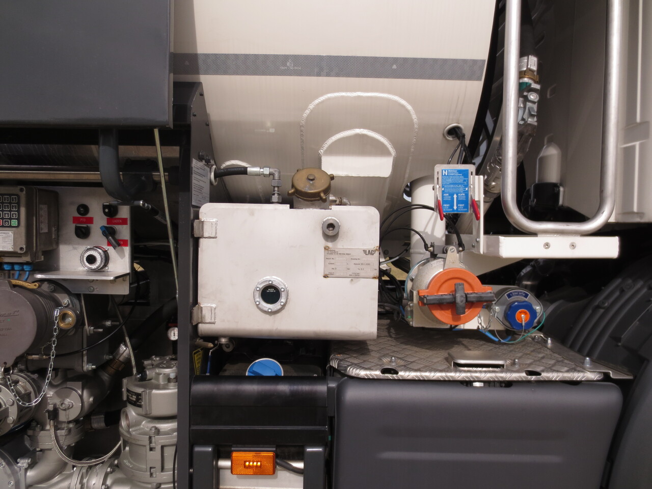 SCANIA G370 - Cisternové vozidlo: obrázok 2 SCANIA G370 - Cisternové vozidlo: obrázok 2