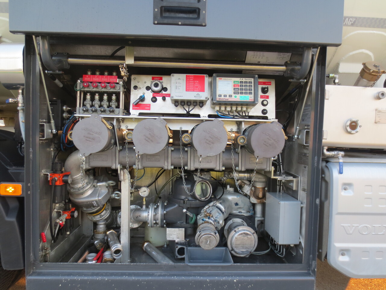 VOLVO FM - Cisternové vozidlo: obrázok 5 VOLVO FM - Cisternové vozidlo: obrázok 5