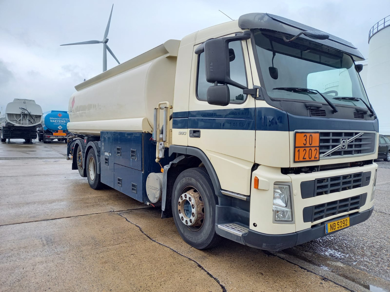 VOLVO FM (lot of 3) - Cisternové vozidlo: obrázok 3 VOLVO FM (lot of 3) - Cisternové vozidlo: obrázok 3