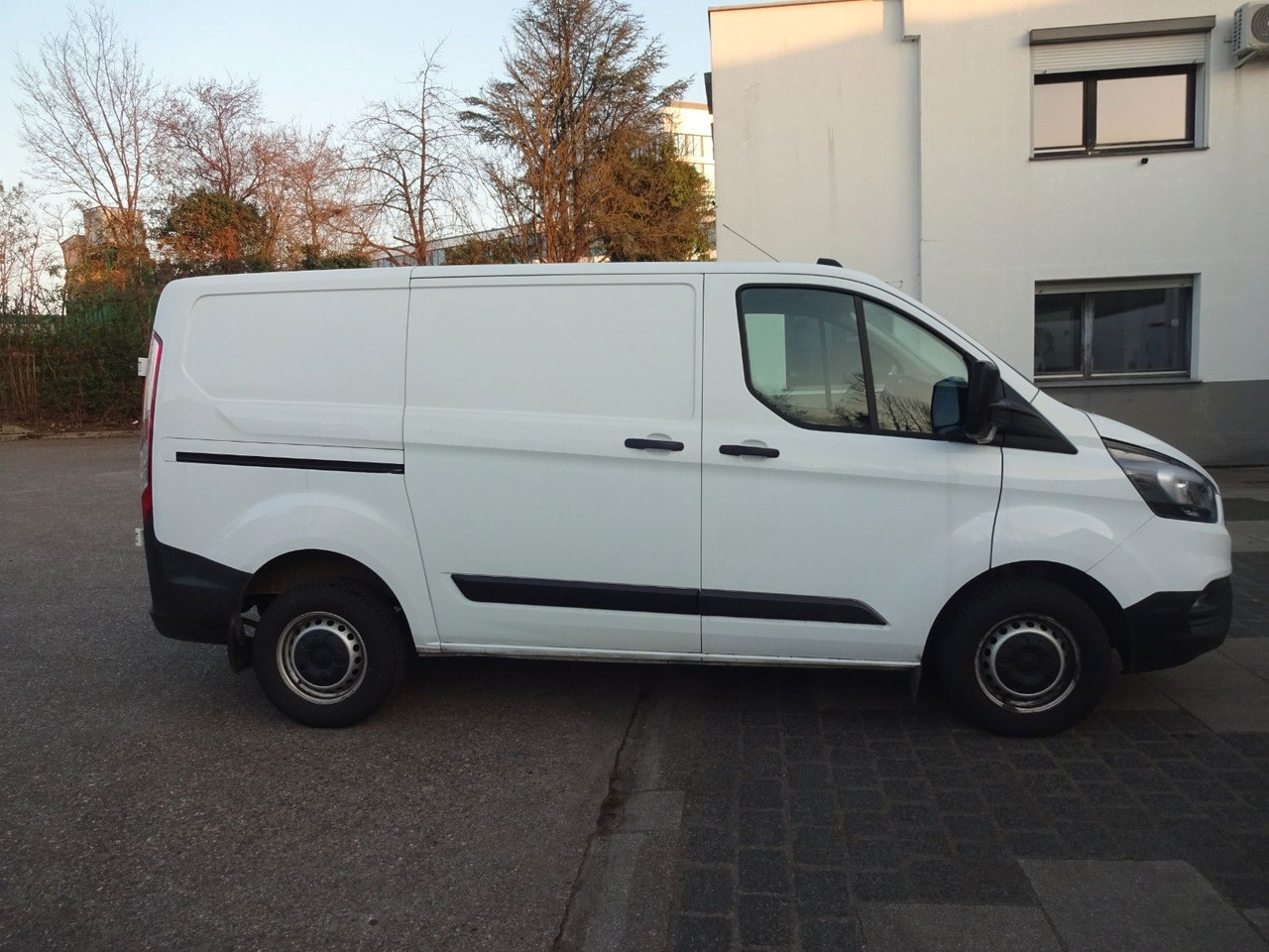 Ford Transit Custom Kasten 280 L1H1, PDC - Furgon: obrázok 4 Ford Transit Custom Kasten 280 L1H1, PDC - Furgon: obrázok 4