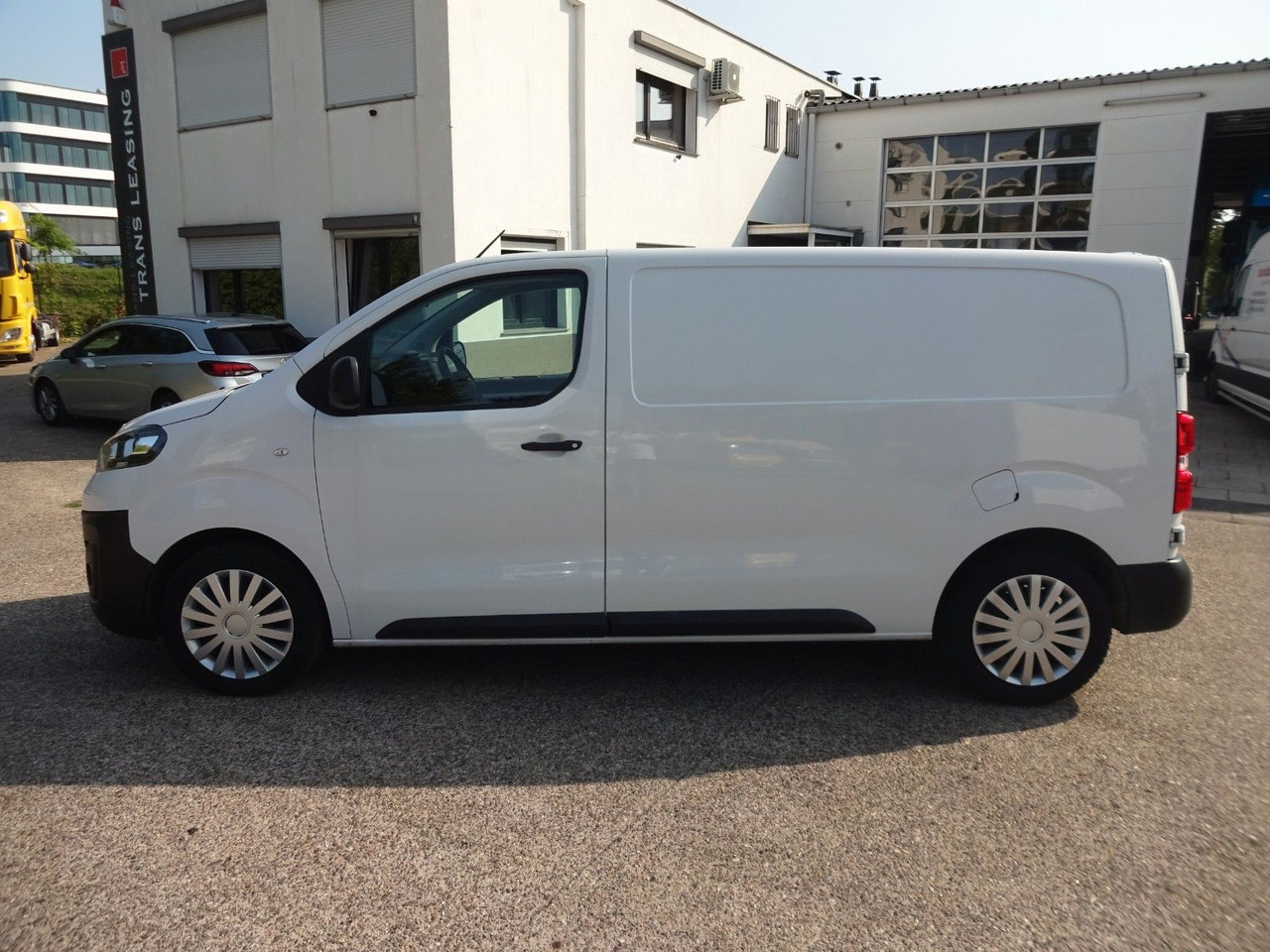 Opel Vivaro Kasten L1H1, Klima, PDC, - Furgon: obrázok 4 Opel Vivaro Kasten L1H1, Klima, PDC, - Furgon: obrázok 4