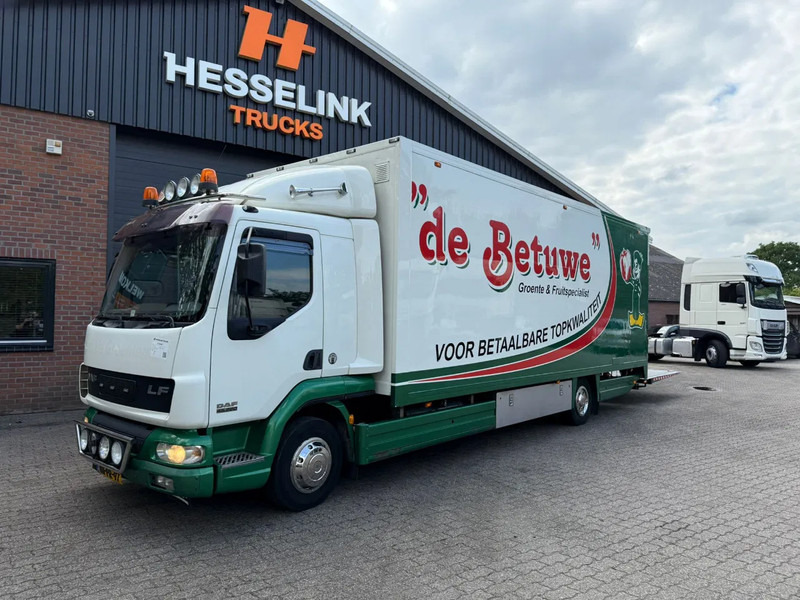 DAF LF 45.220 Laadklep/LBW Zijdeur Airco Slaapcabine AHK - Skříňový nákladní auto: obrázok 1 DAF LF 45.220 Laadklep/LBW Zijdeur Airco Slaapcabine AHK - Skříňový nákladní auto: obrázok 1