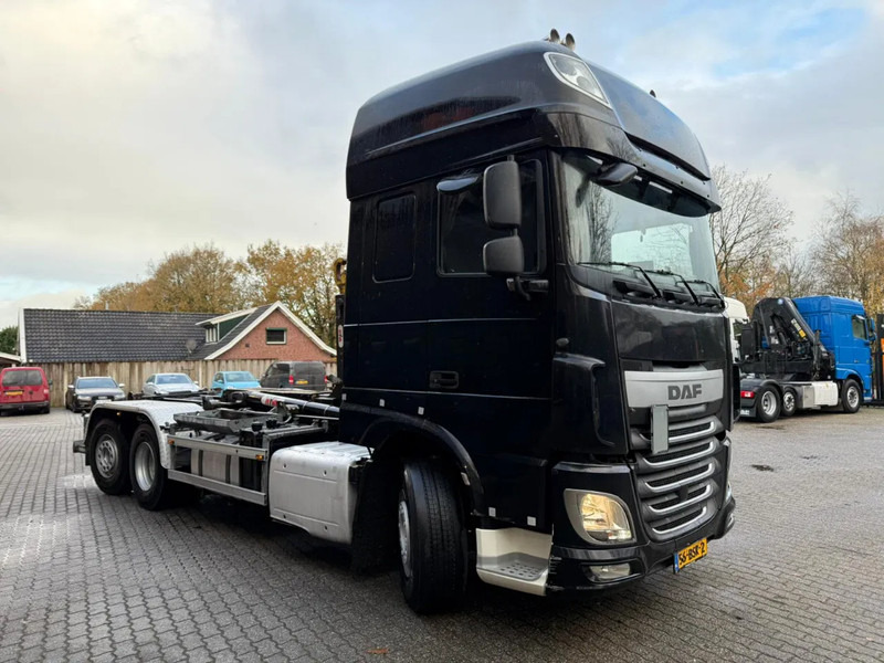 DAF XF 440 6x2 Hyva Haakarm Stuuras 660.119KM! NL Truck APK 03-2026 - Hákový nosič kontajnerov: obrázok 4 DAF XF 440 6x2 Hyva Haakarm Stuuras 660.119KM! NL Truck APK 03-2026 - Hákový nosič kontajnerov: obrázok 4