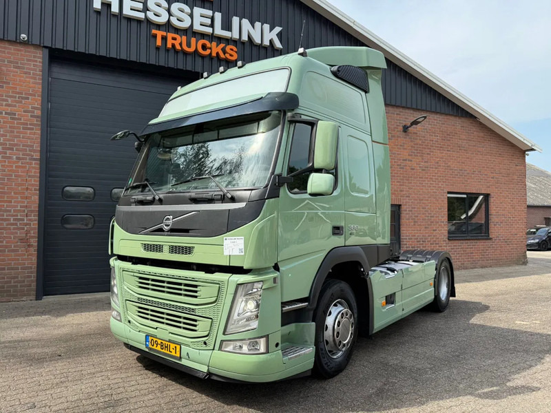 Volvo FM 370 Globetrotter XL Xenon Side skirts NL Truck - Ťahač: obrázok 1 Volvo FM 370 Globetrotter XL Xenon Side skirts NL Truck - Ťahač: obrázok 1