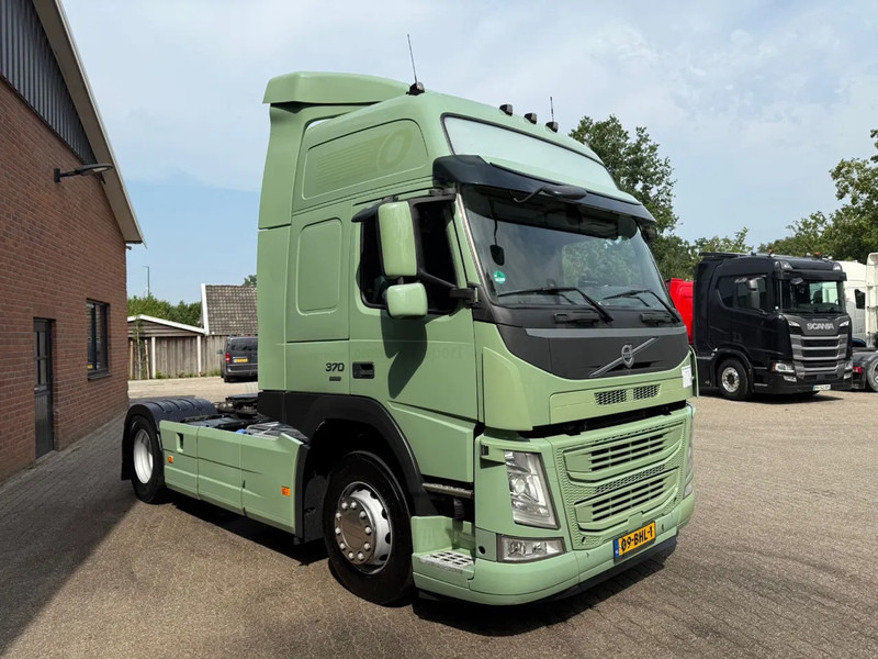 Volvo FM 370 Globetrotter XL Xenon Side skirts NL Truck - Ťahač: obrázok 2 Volvo FM 370 Globetrotter XL Xenon Side skirts NL Truck - Ťahač: obrázok 2