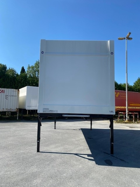 Krone BDF-System, 7.450 mm lang, Dach isoliert - Skříňová nadstavba: obrázok 2 Krone BDF-System, 7.450 mm lang, Dach isoliert - Skříňová nadstavba: obrázok 2