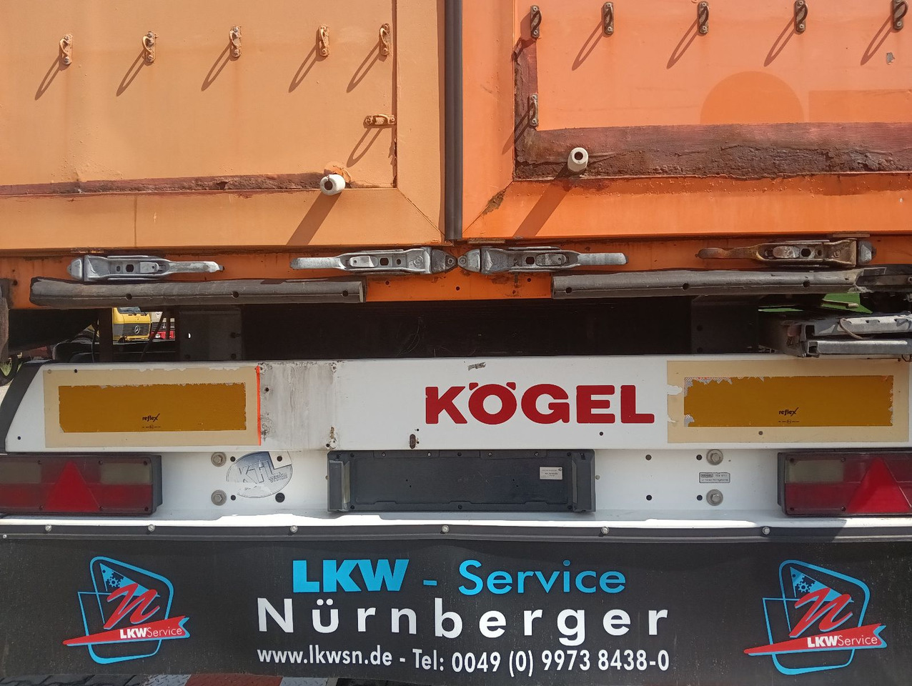 Kögel SN24BORDWANDSIDER EDSCHA BPW Disc Lift Portaltür - Plachtový náves: obrázok 4 Kögel SN24BORDWANDSIDER EDSCHA BPW Disc Lift Portaltür - Plachtový náves: obrázok 4