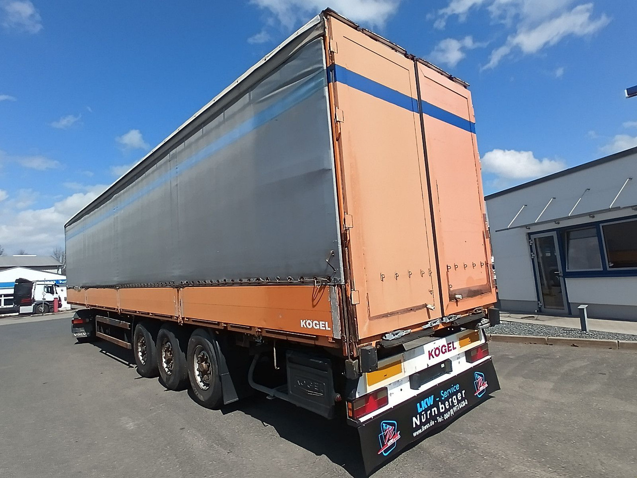 Kögel SN24BORDWANDSIDER EDSCHA BPW Disc Lift Portaltür - Plachtový náves: obrázok 2 Kögel SN24BORDWANDSIDER EDSCHA BPW Disc Lift Portaltür - Plachtový náves: obrázok 2