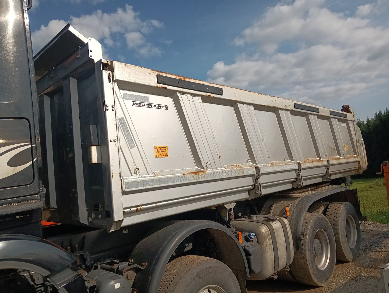 Mercedes-Benz AROCS 3246 8x4 MEILLER 3-Seiten Bordmatic SCHALT - Sklápač: obrázok 4 Mercedes-Benz AROCS 3246 8x4 MEILLER 3-Seiten Bordmatic SCHALT - Sklápač: obrázok 4