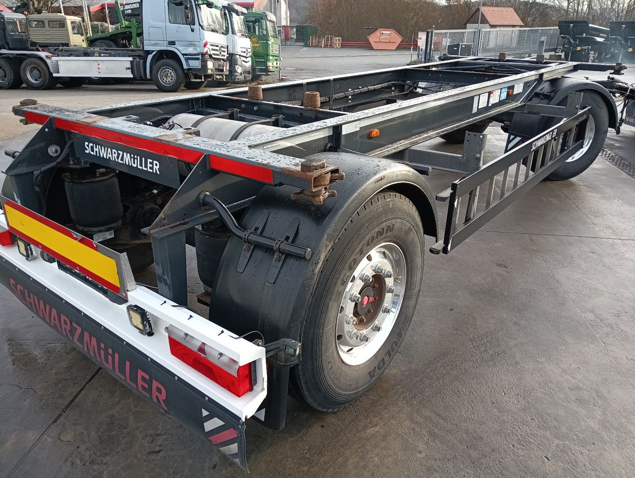 Schwarzmüller 2-A BDF 1,22/1,32 ALCOA Alufelgen ADR 120tkm TÜV Schwarzmüller 2-A BDF 1,22/1,32 ALCOA Alufelgen ADR 120tkm TÜV - Príves preprava kontajnerov/ Výmenná nadstavba: obrázok 3 Schwarzmüller 2-A BDF 1,22/1,32 ALCOA Alufelgen ADR 120tkm TÜV Schwarzmüller 2-A BDF 1,22/1,32 ALCOA Alufelgen ADR 120tkm TÜV - Príves preprava kontajnerov/ Výmenná nadstavba: obrázok 3