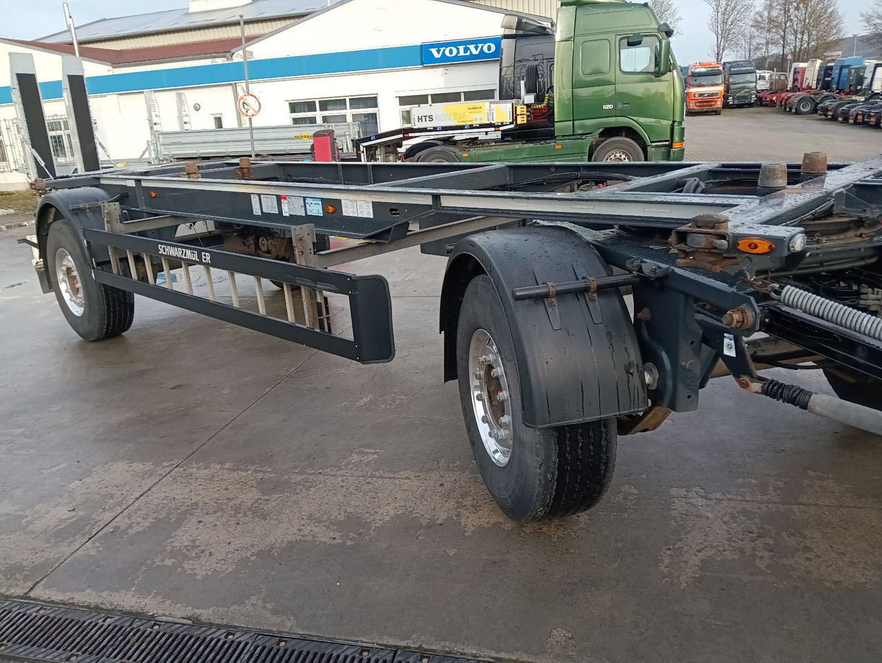 Schwarzmüller 2-A BDF 1,22/1,32 ALCOA Alufelgen ADR 120tkm TÜV Schwarzmüller 2-A BDF 1,22/1,32 ALCOA Alufelgen ADR 120tkm TÜV - Príves preprava kontajnerov/ Výmenná nadstavba: obrázok 5 Schwarzmüller 2-A BDF 1,22/1,32 ALCOA Alufelgen ADR 120tkm TÜV Schwarzmüller 2-A BDF 1,22/1,32 ALCOA Alufelgen ADR 120tkm TÜV - Príves preprava kontajnerov/ Výmenná nadstavba: obrázok 5