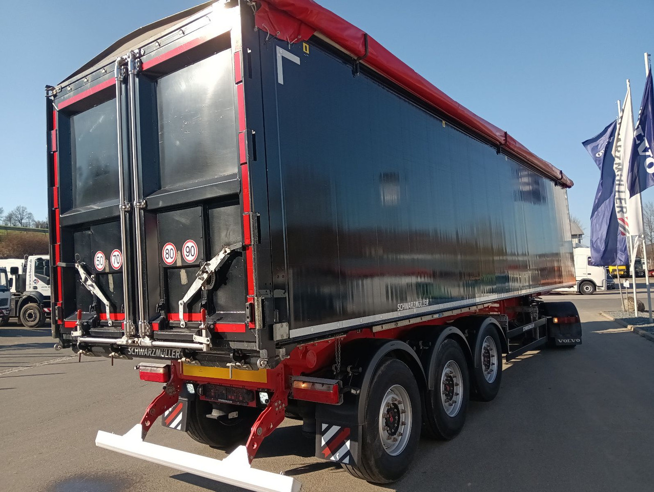 Schwarzmüller K-Serie ALU 54m3 Getreide Nur 69.340km 6250kg - Náves sklápěcí: obrázok 4 Schwarzmüller K-Serie ALU 54m3 Getreide Nur 69.340km 6250kg - Náves sklápěcí: obrázok 4