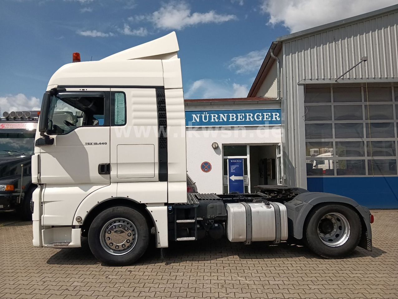MAN TGX 18:440 FLT XLX 2xTank Klima Spoiler Kühlbox MAN TGX 18:440 FLT XLX 2xTank Klima Spoiler Kühlbox - Ťahač: obrázok 1 MAN TGX 18:440 FLT XLX 2xTank Klima Spoiler Kühlbox MAN TGX 18:440 FLT XLX 2xTank Klima Spoiler Kühlbox - Ťahač: obrázok 1