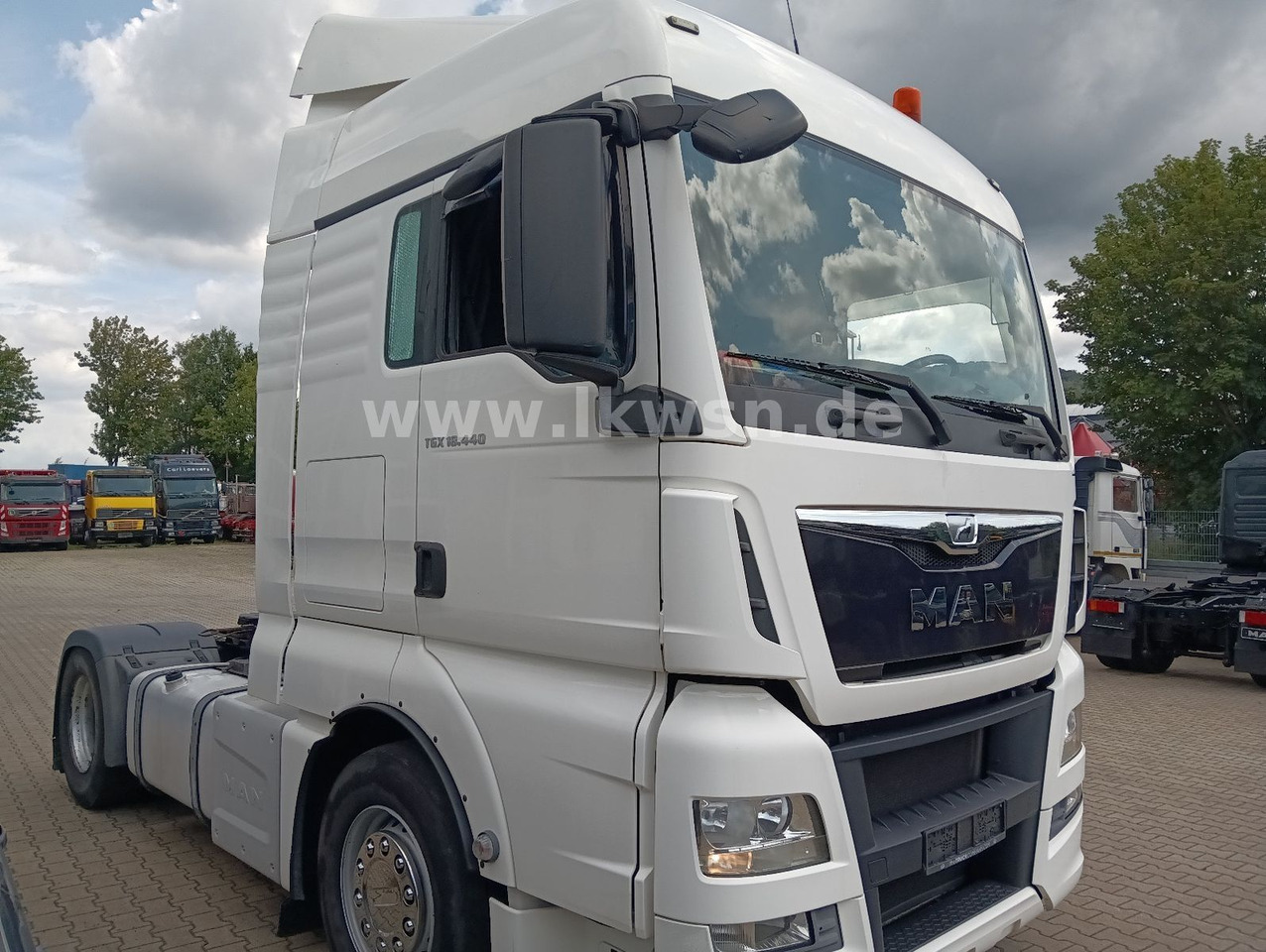 MAN TGX 18:440 FLT XLX 2xTank Klima Spoiler Kühlbox MAN TGX 18:440 FLT XLX 2xTank Klima Spoiler Kühlbox - Ťahač: obrázok 3 MAN TGX 18:440 FLT XLX 2xTank Klima Spoiler Kühlbox MAN TGX 18:440 FLT XLX 2xTank Klima Spoiler Kühlbox - Ťahač: obrázok 3
