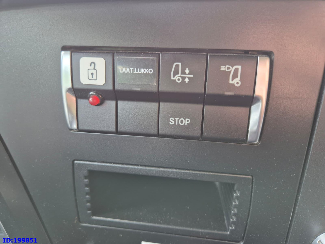 Skříňový nákladní auto MERCEDES-BENZ Actros 2551 6x2 Euro5: obrázok 18