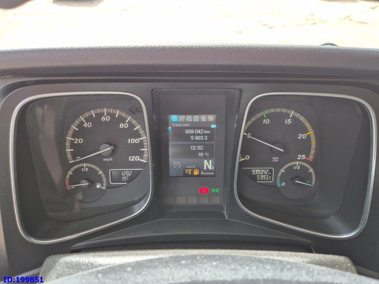 Skříňový nákladní auto MERCEDES-BENZ Actros 2551 6x2 Euro5: obrázok 15