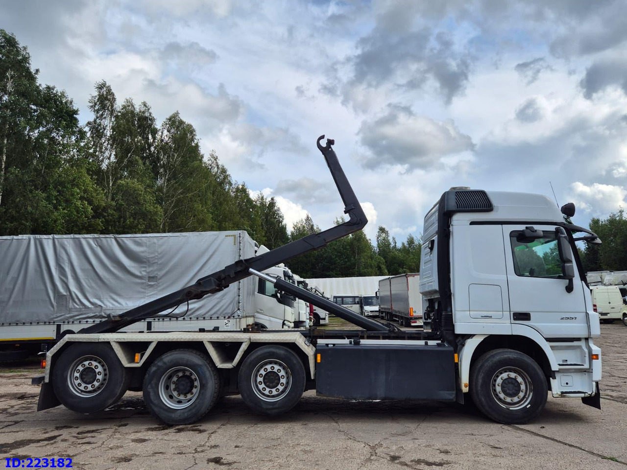 MERCEDES-BENZ Actros 2551 8x2 V8 Retarder - Hákový nosič kontajnerov: obrázok 5 MERCEDES-BENZ Actros 2551 8x2 V8 Retarder - Hákový nosič kontajnerov: obrázok 5