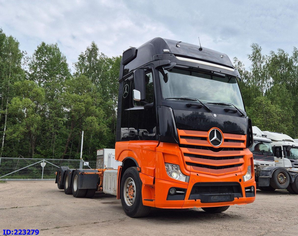 MERCEDES-BENZ Actros 3563 8×4 ( Steering axle) - Podvozek s kabinou: obrázok 4 MERCEDES-BENZ Actros 3563 8×4 ( Steering axle) - Podvozek s kabinou: obrázok 4