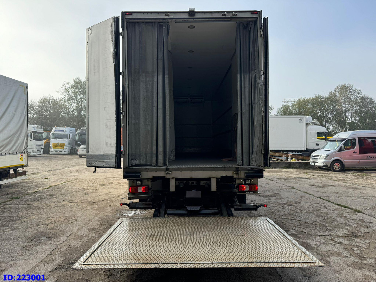 MERCEDES-BENZ Antos 2540 6x2 Euro6 - Chladirenské nákladné vozidlo: obrázok 5 MERCEDES-BENZ Antos 2540 6x2 Euro6 - Chladirenské nákladné vozidlo: obrázok 5