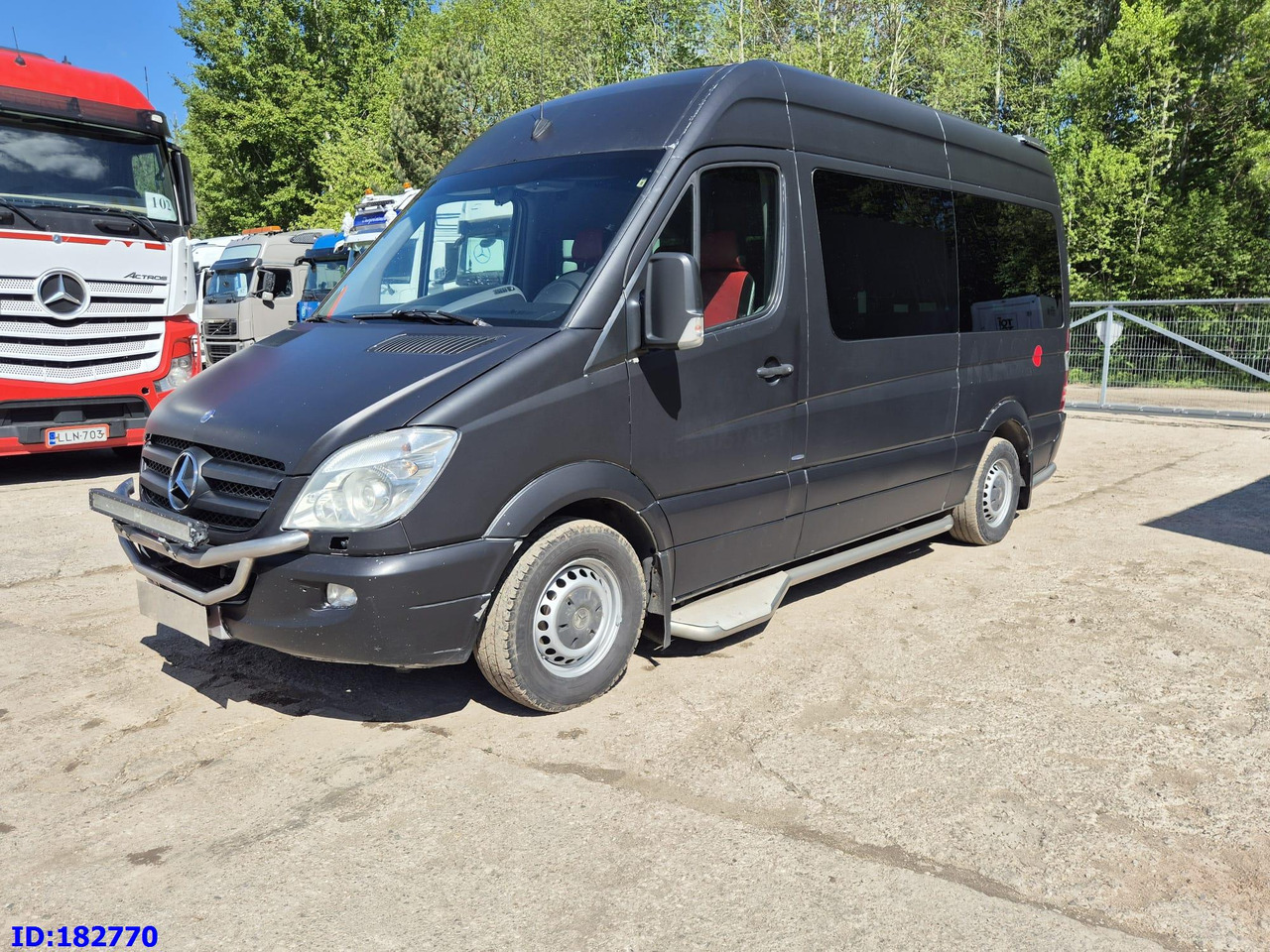 MERCEDES-BENZ Sprinter 319 VIP Euro5 - Autokar: obrázok 4 MERCEDES-BENZ Sprinter 319 VIP Euro5 - Autokar: obrázok 4