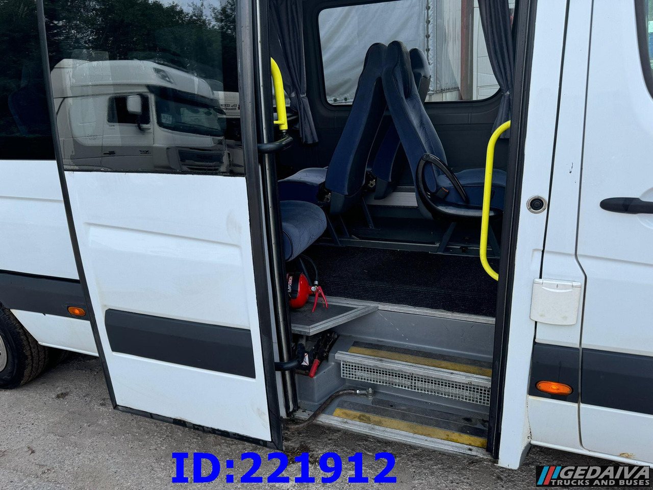 MERCEDES-BENZ Sprinter 518 VIP 17-Place - Autokar: obrázok 5 MERCEDES-BENZ Sprinter 518 VIP 17-Place - Autokar: obrázok 5