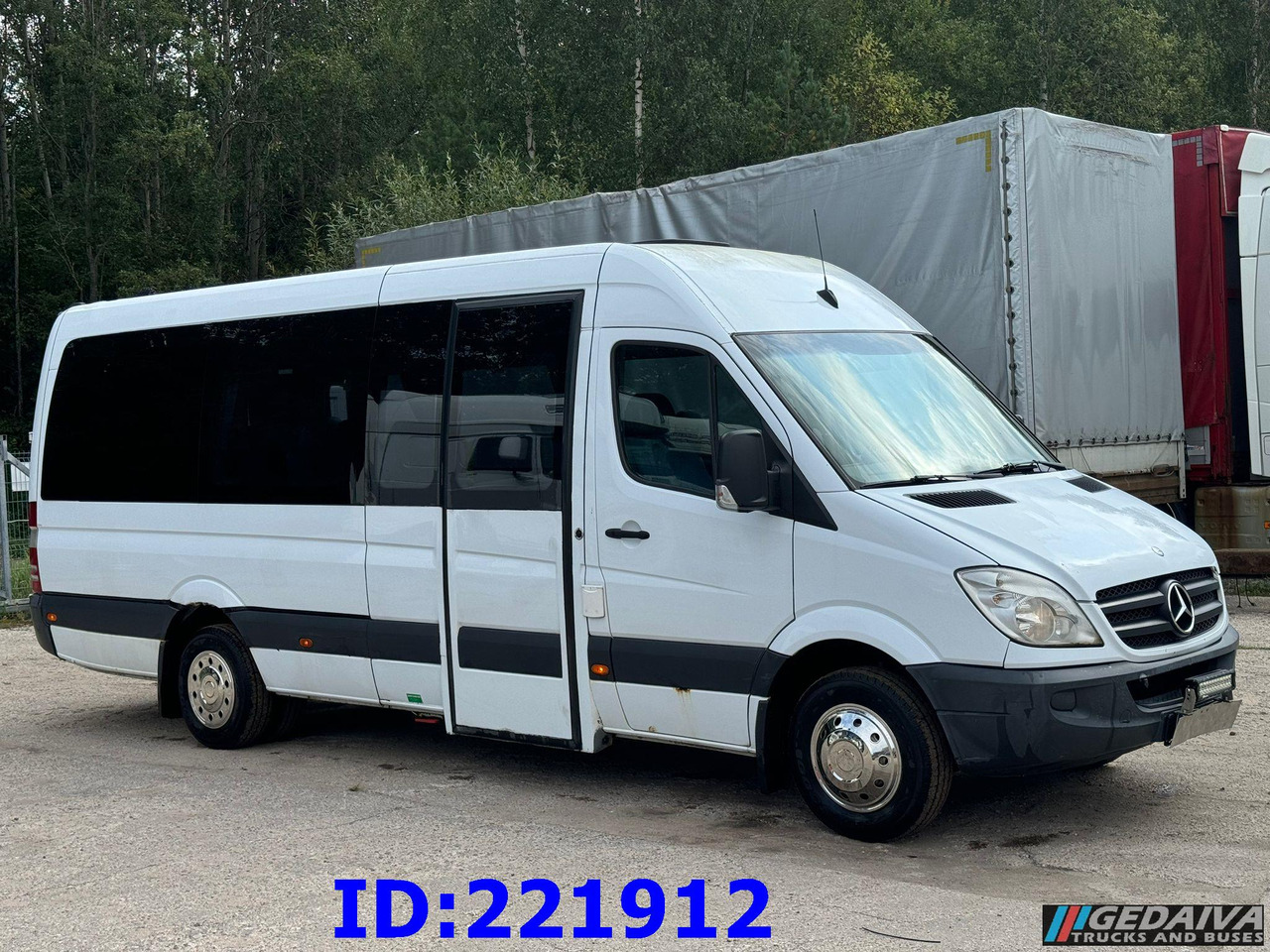 MERCEDES-BENZ Sprinter 518 VIP 17-Place - Autokar: obrázok 4 MERCEDES-BENZ Sprinter 518 VIP 17-Place - Autokar: obrázok 4