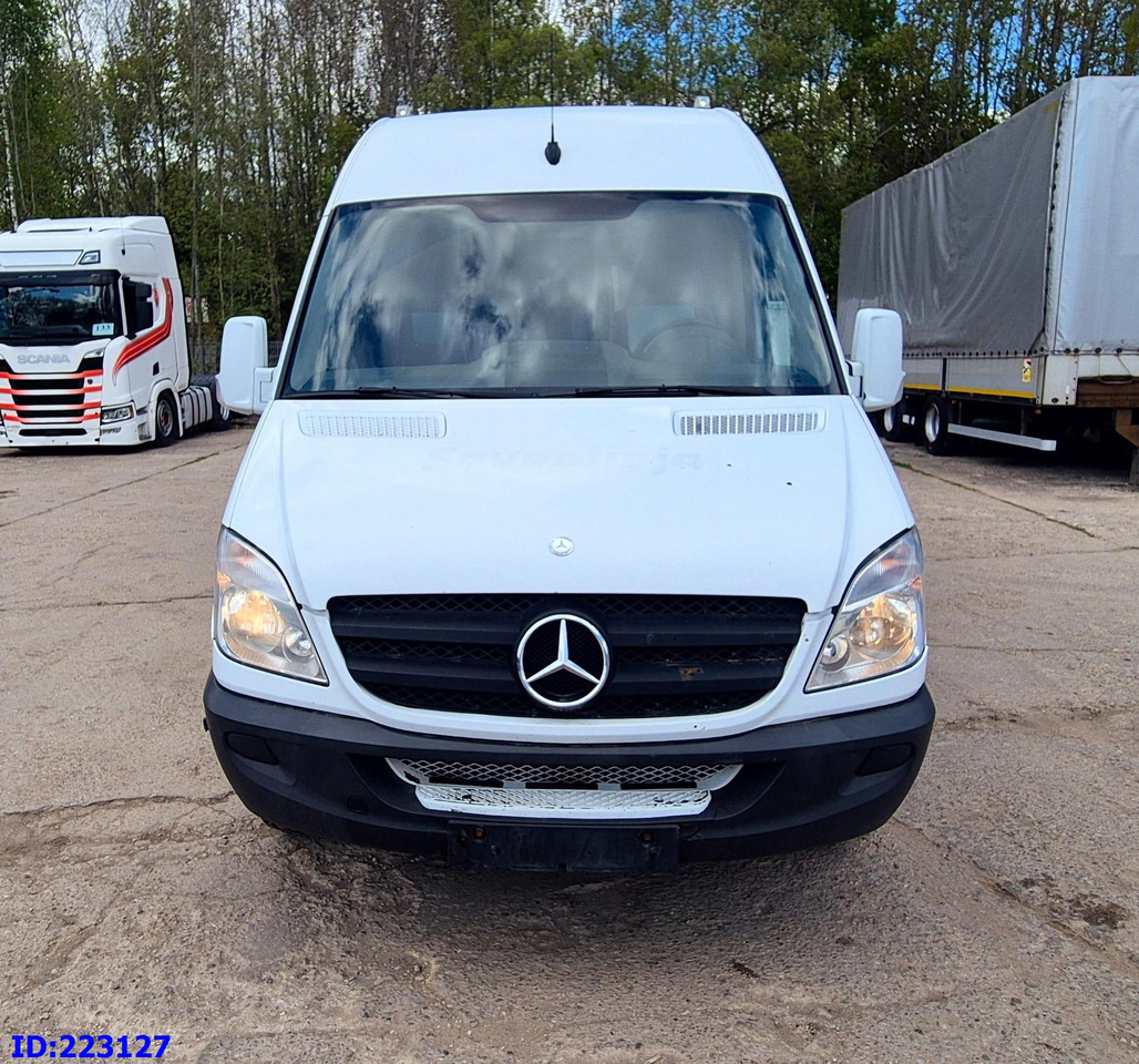 MERCEDES-BENZ Sprinter 518 - VIP -19 Seater - Autokar: obrázok 2 MERCEDES-BENZ Sprinter 518 - VIP -19 Seater - Autokar: obrázok 2