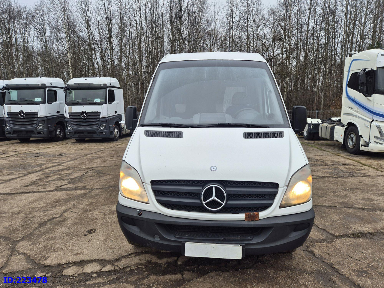 MERCEDES-BENZ Sprinter 518 - VIP - 20-seater - Autokar: obrázok 2 MERCEDES-BENZ Sprinter 518 - VIP - 20-seater - Autokar: obrázok 2