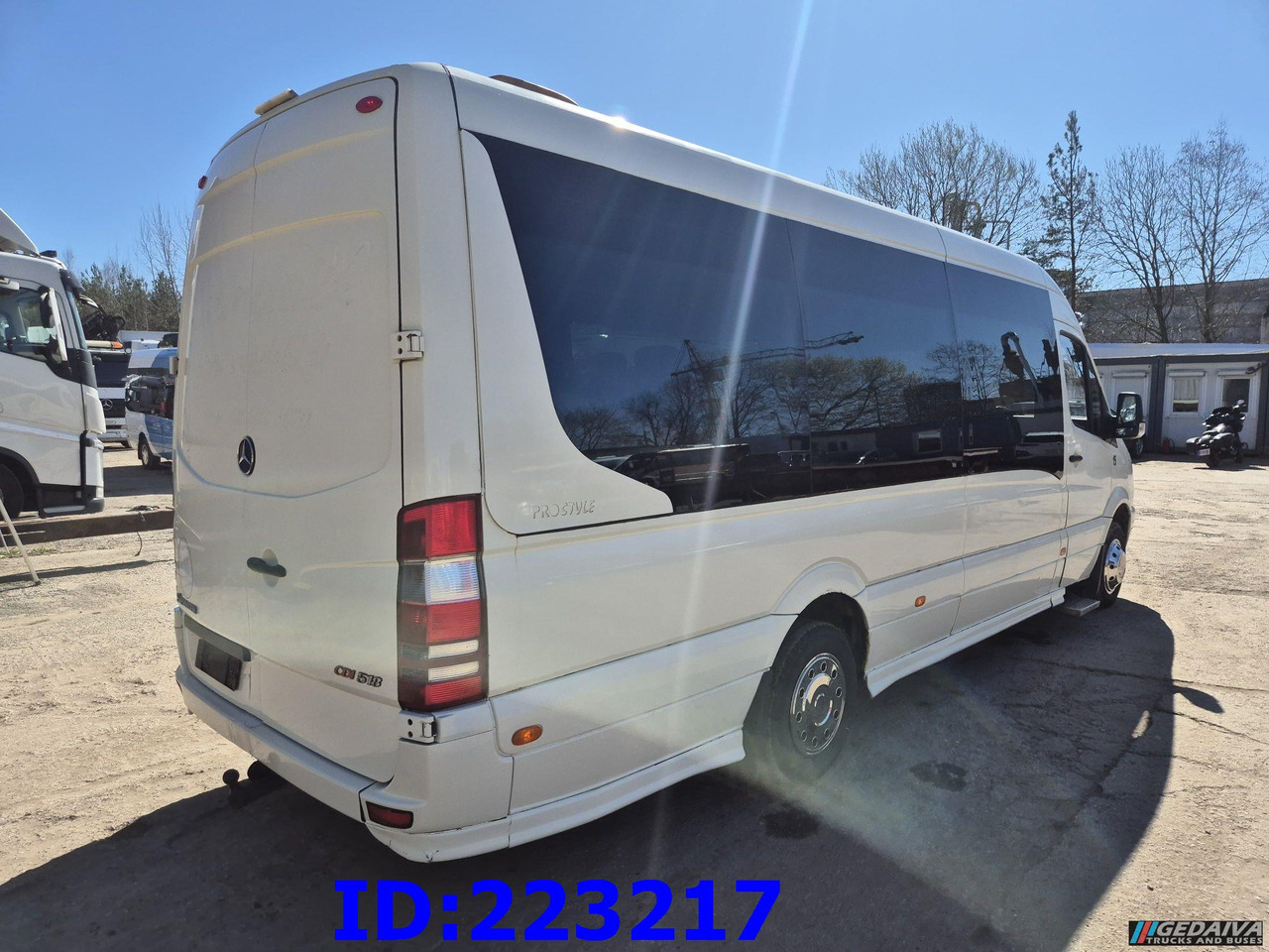 MERCEDES-BENZ Sprinter 518 VIP Prostyle 17-Place (Motor defekt) - Autokar: obrázok 4 MERCEDES-BENZ Sprinter 518 VIP Prostyle 17-Place (Motor defekt) - Autokar: obrázok 4
