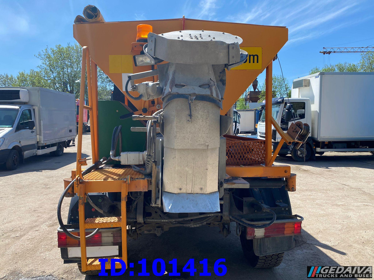 MERCEDES-BENZ Unimog U300 4X4 - Vozidlo na odpratávanie snehu: obrázok 5 MERCEDES-BENZ Unimog U300 4X4 - Vozidlo na odpratávanie snehu: obrázok 5