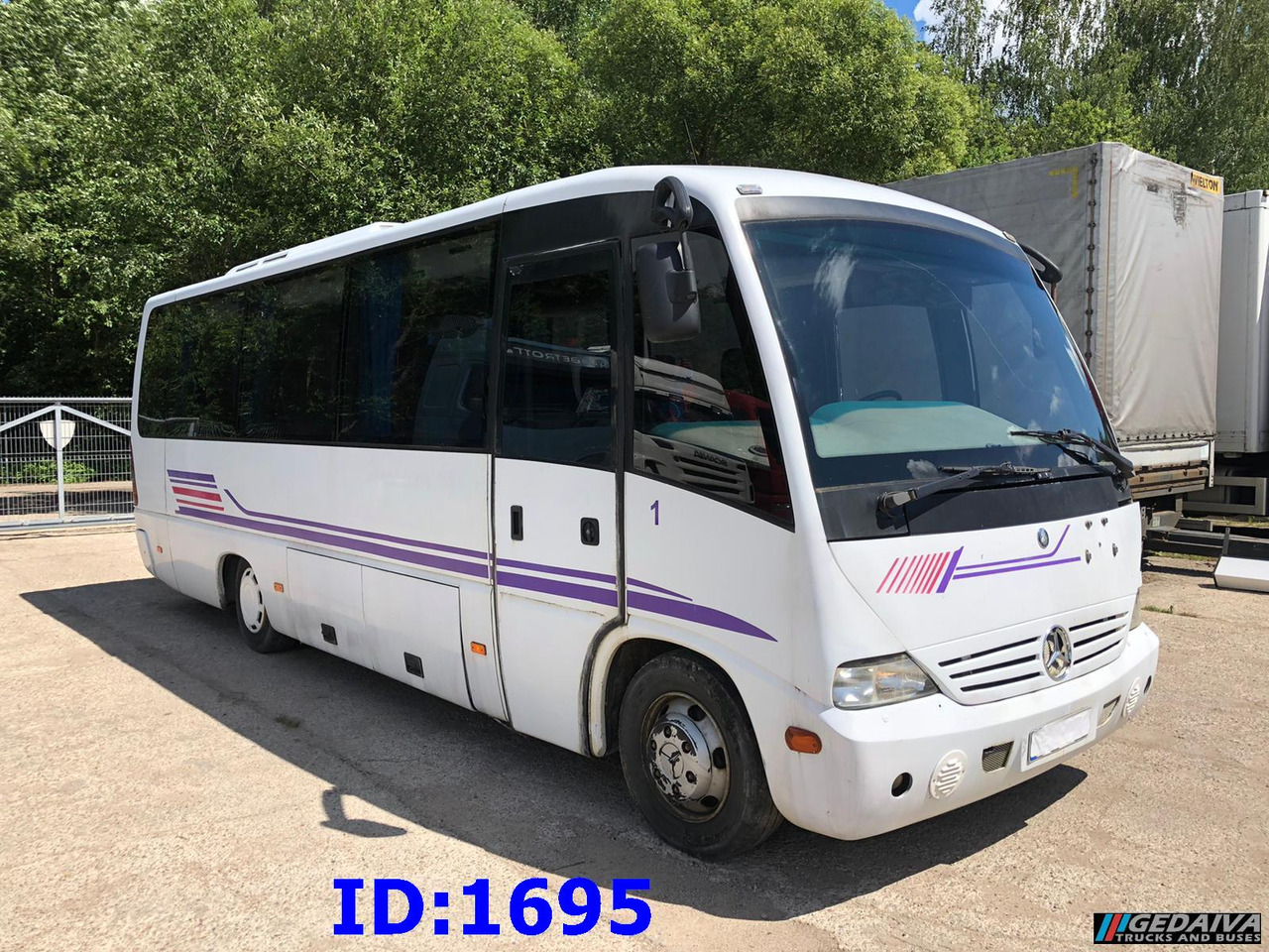 MERCEDES-BENZ Vario Medio 815 30-Seater - Autokar: obrázok 1 MERCEDES-BENZ Vario Medio 815 30-Seater - Autokar: obrázok 1