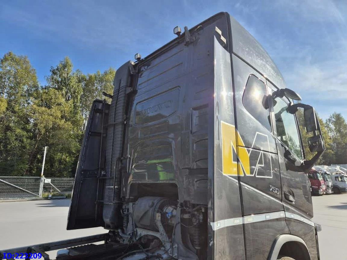 VOLVO FH16 750HP 8x4 Steering axle - Podvozek s kabinou: obrázok 5 VOLVO FH16 750HP 8x4 Steering axle - Podvozek s kabinou: obrázok 5