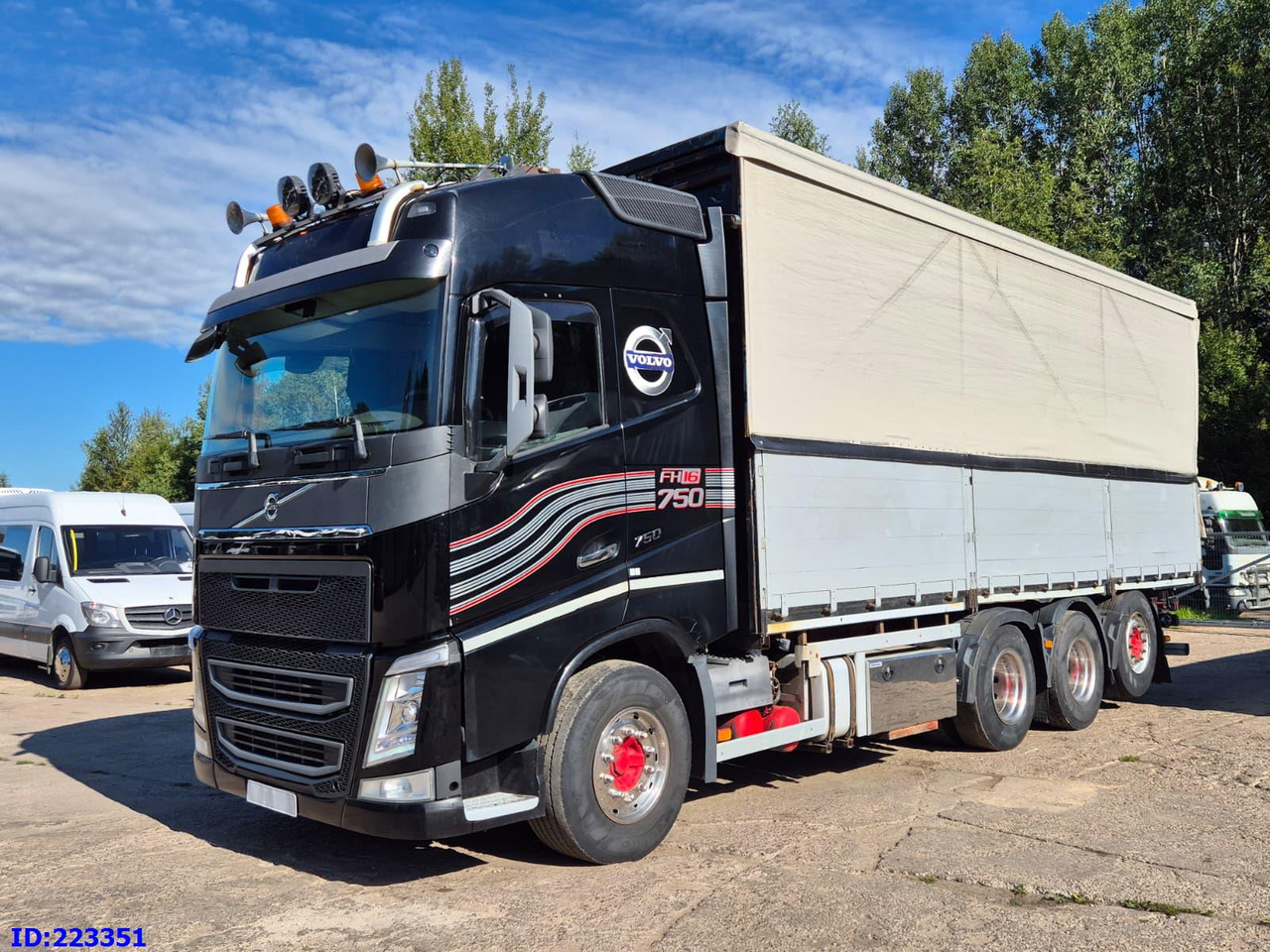 VOLVO FH16 750HP - 8x4-Steering axle - Plachtové nákladné vozidlo: obrázok 1 VOLVO FH16 750HP - 8x4-Steering axle - Plachtové nákladné vozidlo: obrázok 1