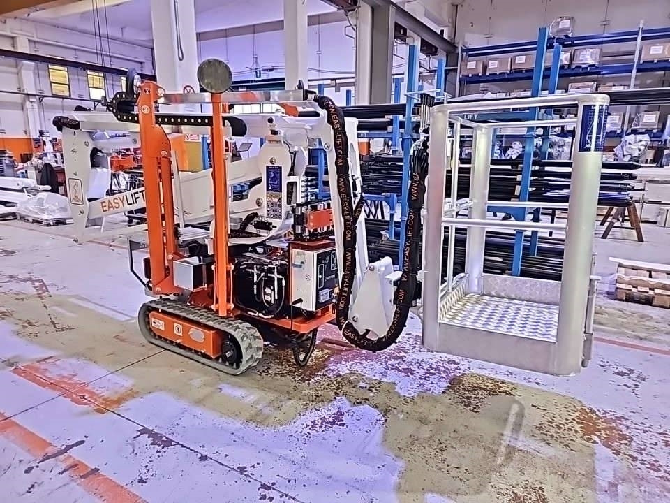 EasyLift R130 - Kĺbová pracovná plošina: obrázok 1 EasyLift R130 - Kĺbová pracovná plošina: obrázok 1