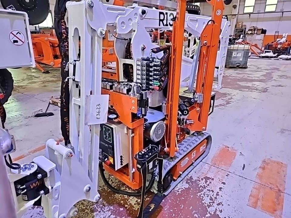 EasyLift R130 - Kĺbová pracovná plošina: obrázok 3 EasyLift R130 - Kĺbová pracovná plošina: obrázok 3