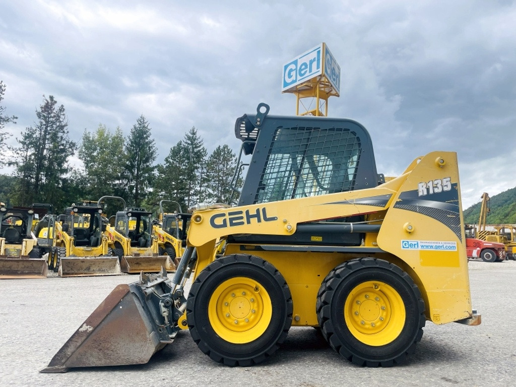 Gehl R135 (4068) - Šmykom riadený nakladač: obrázok 1 Gehl R135 (4068) - Šmykom riadený nakladač: obrázok 1