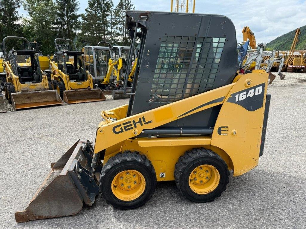 Gehl SL1640E (4027) - Šmykom riadený nakladač: obrázok 1 Gehl SL1640E (4027) - Šmykom riadený nakladač: obrázok 1
