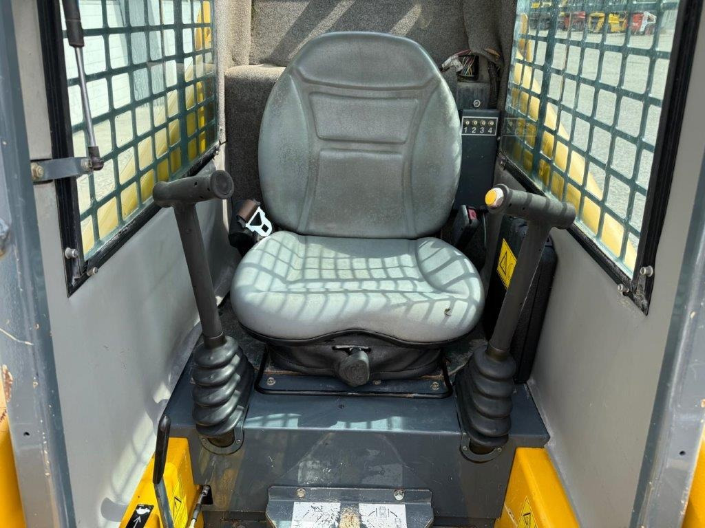 Gehl SL1640E (4027) - Šmykom riadený nakladač: obrázok 3 Gehl SL1640E (4027) - Šmykom riadený nakladač: obrázok 3