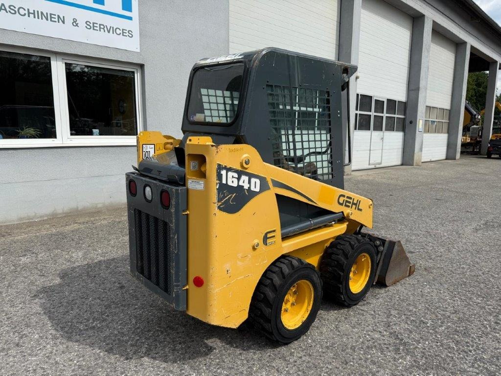 Gehl SL1640E (4027) - Šmykom riadený nakladač: obrázok 4 Gehl SL1640E (4027) - Šmykom riadený nakladač: obrázok 4